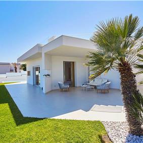 3 bedroom villa with pool & sea views, Alcamo Marina, sleeps 6-7
